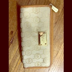 Michael kors wallet